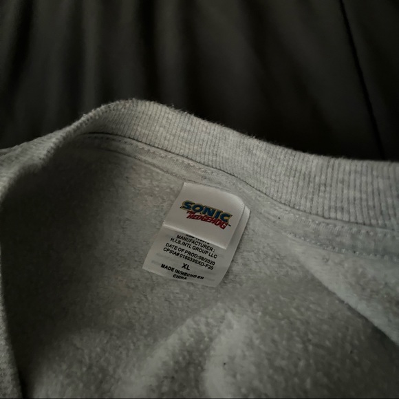 sonic crewneck (: - Picture 2 of 3